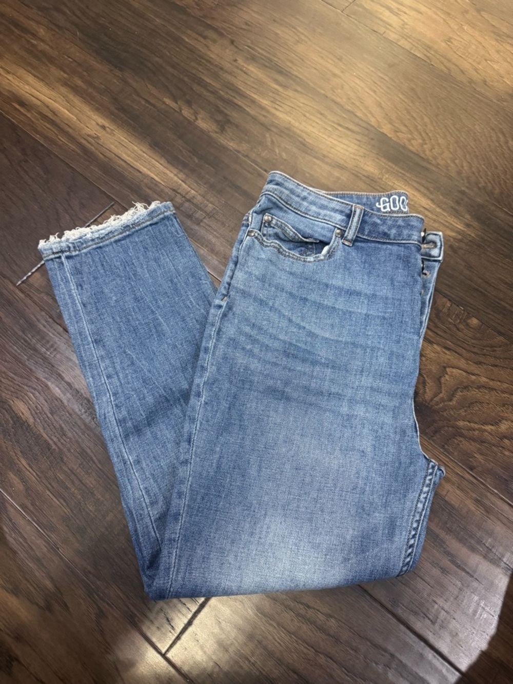Good Hart Light Blue High-Rise Cropped Jeans with Frayed Hem